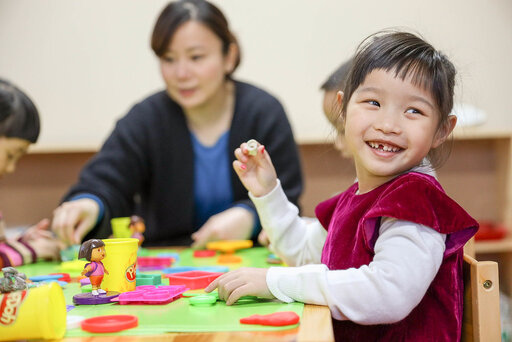 When Do Babies Start Playing With Toys How Much to Spend on a Baby Shower Gift